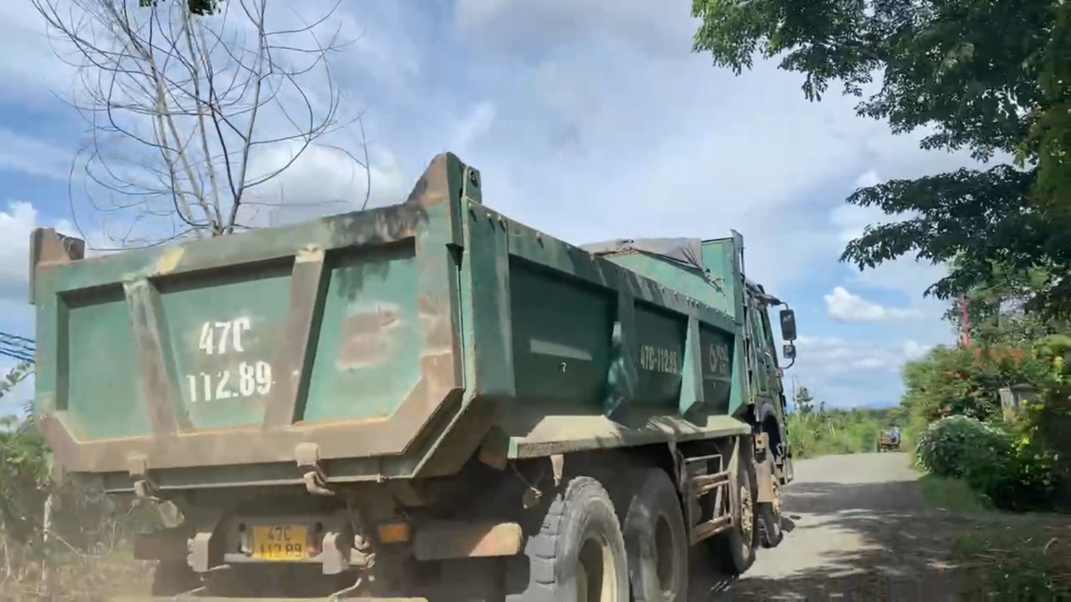 Krông Pắk: Dân “kêu trời” vì xe chở đá băm nát đường dân sinh - Hình 17 Krong Pak: Dan “keu troi” vi xe cho da bam nat duong dan sinh-Hinh-17