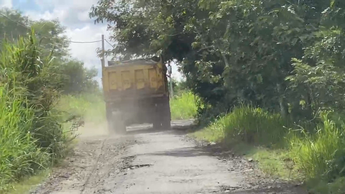 Krông Pắk: Dân “kêu trời” vì xe chở đá băm nát đường dân sinh - Hình 19 Krong Pak: Dan “keu troi” vi xe cho da bam nat duong dan sinh-Hinh-19