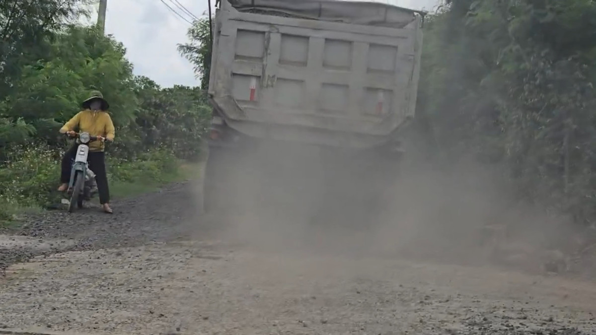 Krông Pắk: Dân “kêu trời” vì xe chở đá băm nát đường dân sinh - Hình 3 Krong Pak: Dan “keu troi” vi xe cho da bam nat duong dan sinh-Hinh-3