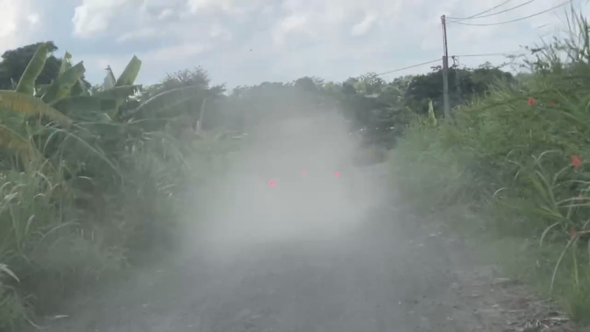 Krông Pắk: Dân “kêu trời” vì xe chở đá băm nát đường dân sinh - Hình 16 Krong Pak: Dan “keu troi” vi xe cho da bam nat duong dan sinh-Hinh-16