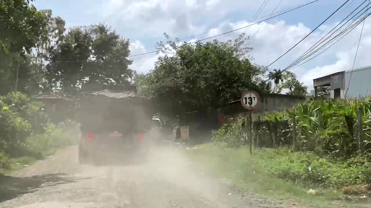 Krông Pắk: Dân “kêu trời” vì xe chở đá băm nát đường dân sinh - Hình 8 Krong Pak: Dan “keu troi” vi xe cho da bam nat duong dan sinh-Hinh-8