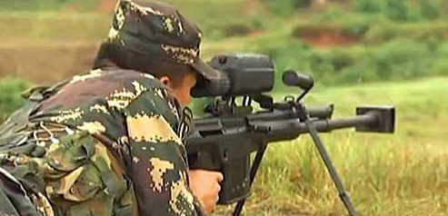 Súng QBU10 sử dụng hộp tiếp đạn có sức chứa 5 viên, có lỗ kiểm tra đạn; một khẩu QBU10 được trang bị 2 hộp tiếp đạn đi kèm. Súng được trang bị chân súng, có thể tháo rời; báng súng có thể điều chỉnh dài-ngắn, phù hợp với người bắn và tay xách. Theo thông tin của nhà sản xuất, tuổi thọ của nòng súng tương đương 3.000 phát bắn.