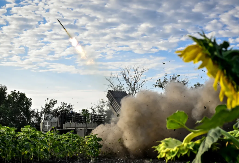 Đồng thời, làm thế nào để sử dụng hiệu quả các nguồn lực hỗ trợ của NATO, nhằm nâng cao hiệu quả chiến đấu và khả năng chiến đấu bền vững của quân đội cũng sẽ là vấn đề quan trọng mà Chính phủ Ukraine phải đối mặt. Trong cuộc xung đột kéo dài này, mọi động thái của Quân đội Ukraine sẽ tác động sâu sắc đến vận mệnh của đất nước này. Ảnh: Ukrinform.