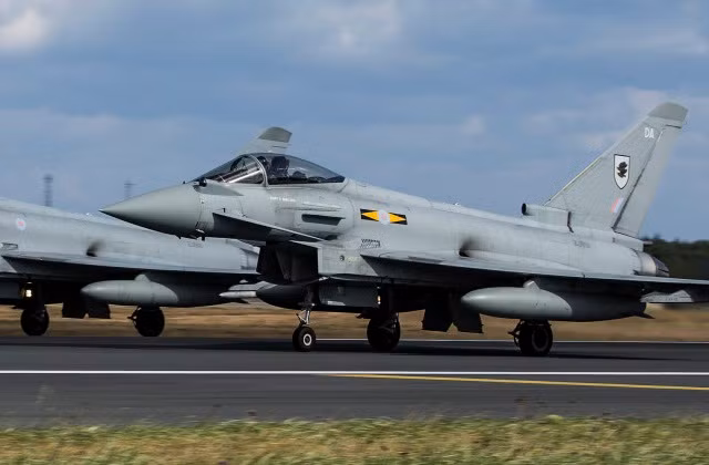 Ảnh biên đội tiêm kích Typhoon lần đầu tới với đất nước Nhật Bản. Nguồn ảnh: Sina