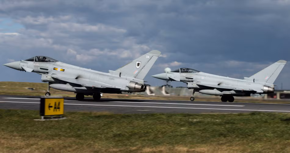 Typhoon tăng lực cất cánh. Nguồn ảnh: Sina