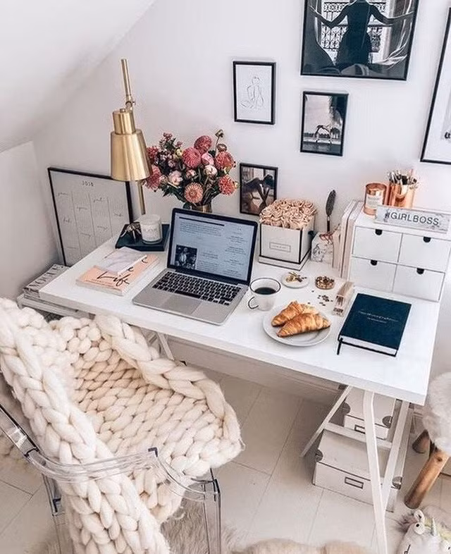 Hãy tìm hiểu kỹ về kích thước, phong cách trang trí tổng thể cũng như vật liệu yêu thích để có được lựa chọn ưng ý nhất.