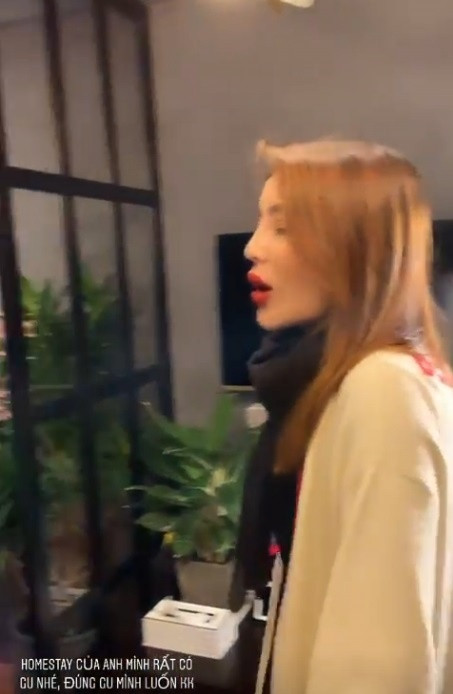 Ky Duyen khien fan het hon vi “cap moi nhu xuc xich”, cam nhon hoat