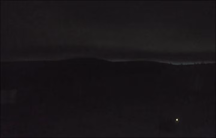 8h sang, nguoi dan hoang loan thay troi toi den nhu muc-Hinh-2