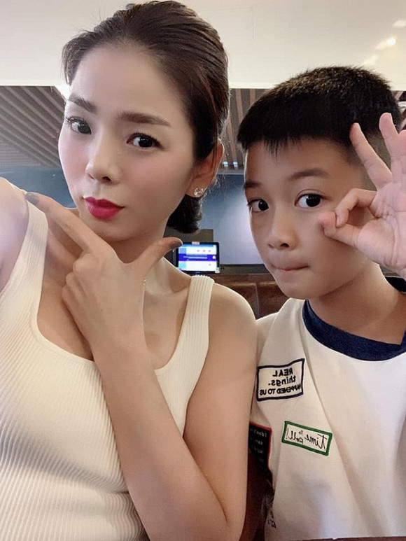 Hiem hoi lam moi thay Le Quyen khoe anh con, dien trai het nac-Hinh-4