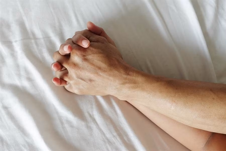 Kiểm tra hộ khẩu, vợ bàng hoàng phát hiện điều "sốc" về chồng Kiem tra ho khau, vo bang hoang phat hien dieu