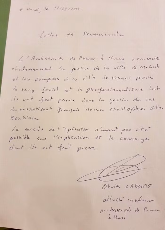 Giai cuu kip thoi du khach Phap dinh nhay lau tu tu tu tang 7-Hinh-5