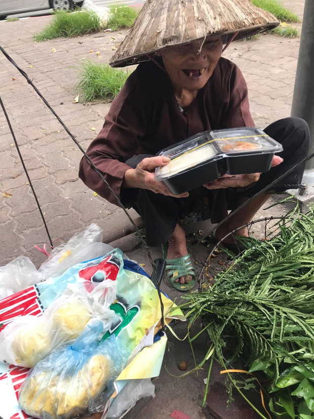 Shipper “khoc nghen” bi thanh nien “bom” 17 suat com ga 700 nghin-Hinh-3