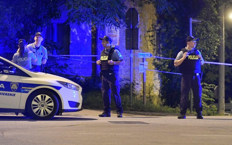 Rung dong vu xa sung giet 6 nguoi gom ca tre em o Croatia