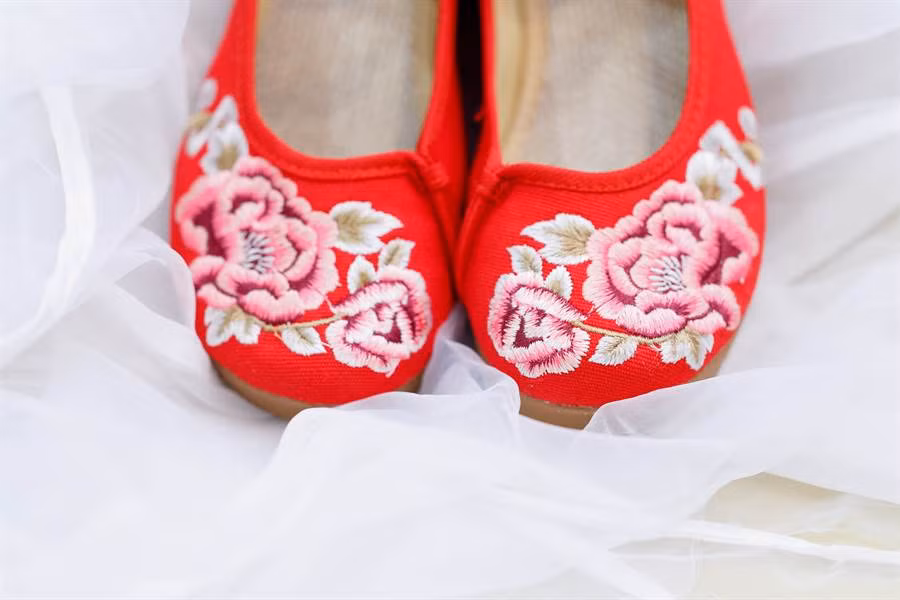 Nhin doi hai do duoi giuong, khach so khoc thet va su that khong ngo