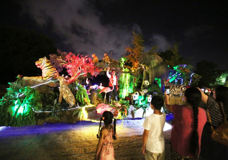 Không chỉ có ánh điện, âm nhạc và các loại âm thanh khác cũng khiến những con vật không thể yên ổn nghỉ ngơi.