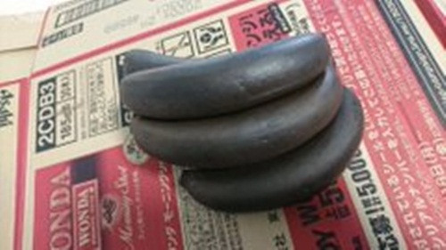 De quen chuoi trong o to troi nang, chang trai 