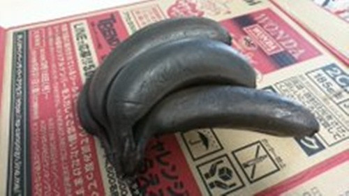 De quen chuoi trong o to troi nang, chang trai 