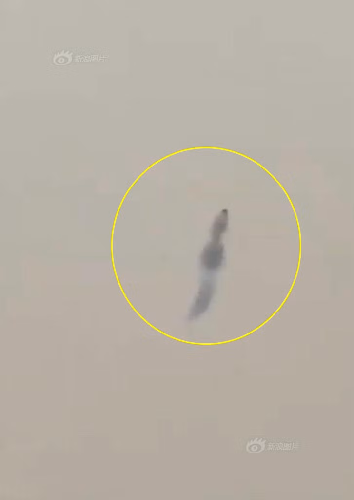 Mua to khung khiep, ca sau ngup lan tren pho doa nguoi