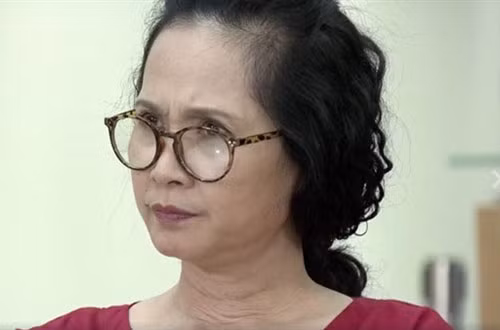 Danh mat nguoi vo ngoan hien vi ram rap nghe loi me