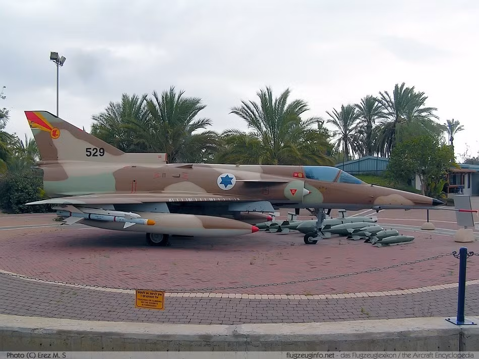 Ngoài ra còn phải kể đến việc phi đội Mirage 5 của không quân Ai Cập đã ngừng hoạt động từ lâu, chất lượng khung thân còn rất thấp, sẽ mất nhiều chi phí để nâng cấp.