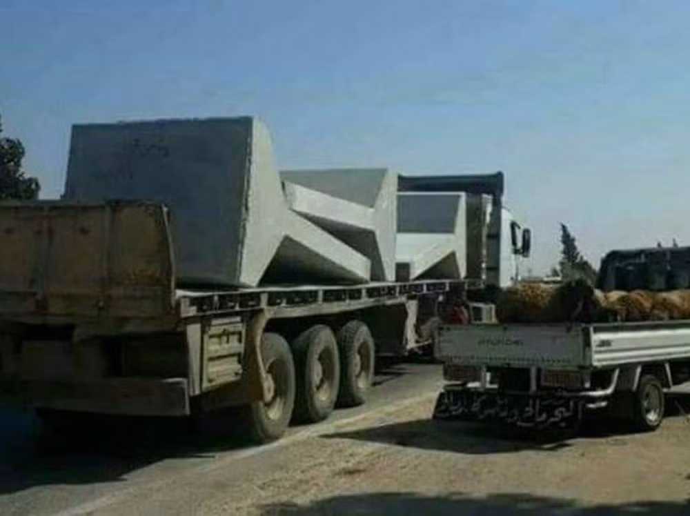 Căn cứ này của quân đội Thổ Nhĩ Kỳ nằm cách 15 km về phía Đông Nam của thành phố trọng điểm Ma`arat al-Nu`man, trung tâm đô thị lớn nhất ở miền Nam tỉnh Idlib.