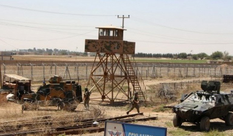 Quân đội chính phủ Syria được cho là đang chuẩn bị một chiến dịch để đánh chiếm thành phố nằm trên đường cao tốc chiến lược nối trục Damascus - Aleppo.