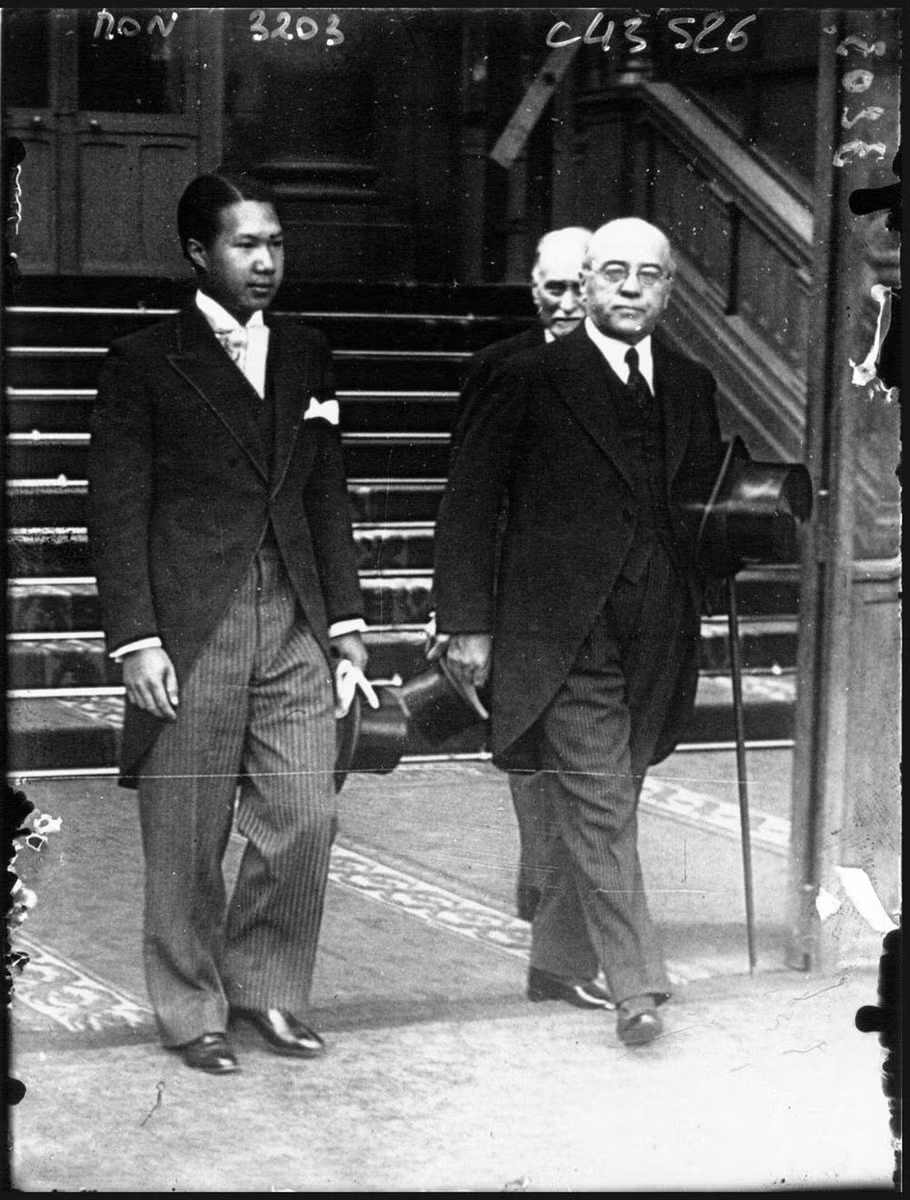 Vua Bảo Đại và Toàn quyền Đông Dương Albert Sarraut ở điện Elysee, Paris.