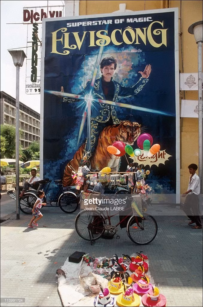 Pa-nô quảng cáo cho chương trình biểu diễn của ảo thuật gia Elvis Công.