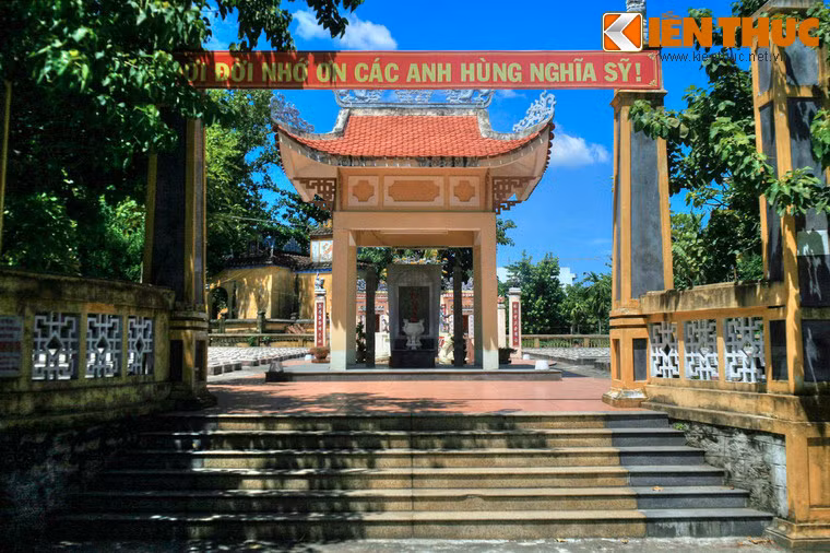 4. Nằm ở phường Khuê Trung, quận Cẩm Lệ, TP Đà Nẵng, nghĩa trũng Hòa Vang hay nghĩa trang Hòa Vang được coi là nghĩa trang liệt sĩ cổ nhất của Việt Nam. Thành lập vào năm 1866, nghĩa trang là nơi quy tụ hài cốt những người lính của triều đình nhà Nguyễn tử trận trong cuộc chiến chống liên quân Pháp - Tây Ban Nha ở Đà Nẵng trong năm 1858-1860.