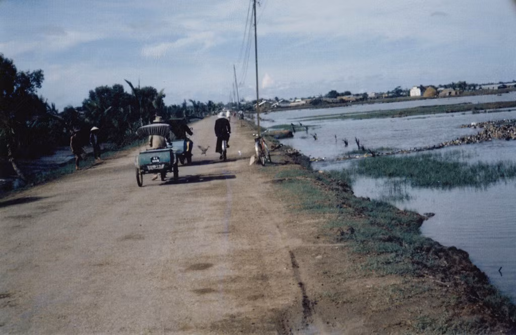 Con đường ngoại ô.