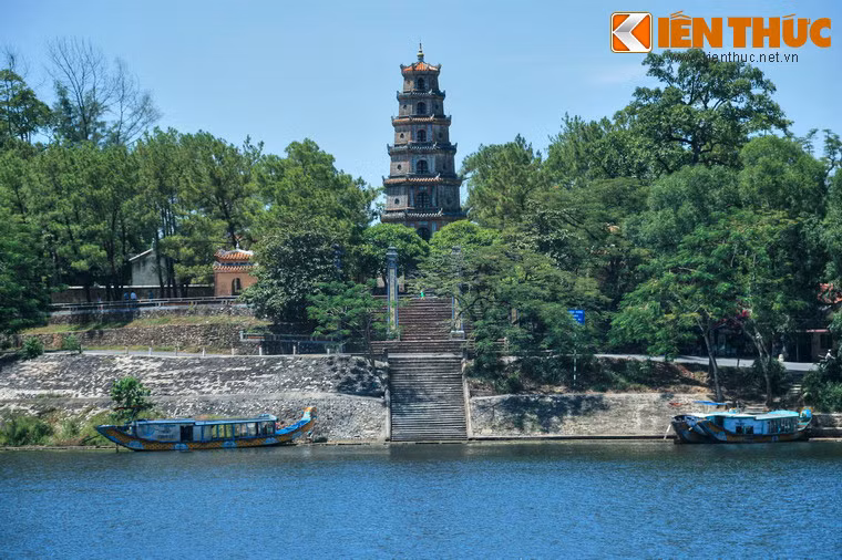 Cửa tháp thường xuyên khoá kín. Hằng năm, tháp chỉ mở chốc lát vào dịp Tết Nguyên đán và đại lễ Phật đản. Sau nhiều thăng trầm lịch sử, tháp Phước Duyên vẫn soi bóng xuống dòng sông Hương êm đềm, tạo nên một hình ảnh đi vào lòng người của xứ Huế thơ mộng.