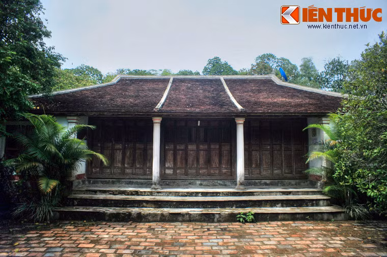 Trong tổng số 117 nóc nhà của làng, hiện còn tới 27 ngôi nhà cổ, đa số là nhà rường 3 gian hai chái và 10 nhà thờ họ cổ. Trong đó có 12 nhà rường của các gia đình được xếp vào loại có giá trị đặc biệt.