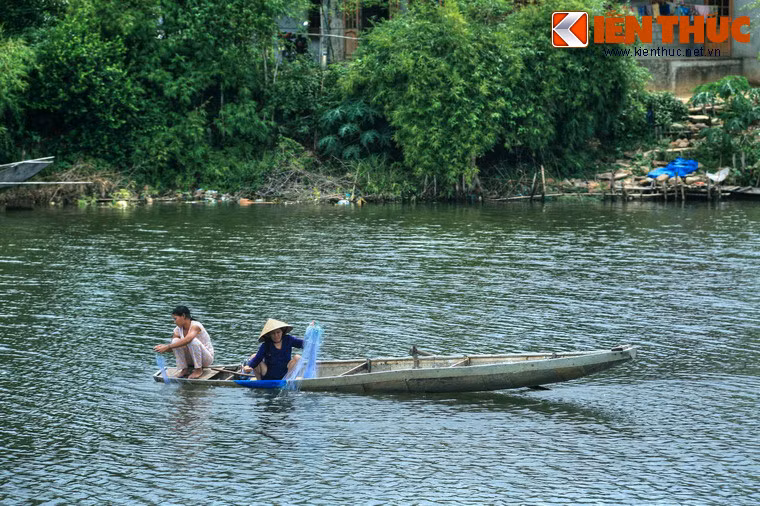 Lúc đầu làng có tên gọi là Phúc Giang như mong muốn một vùng gần sông nước nhiều phúc lộc. Đến thời Tây Sơn, Phúc Giang được đổi thành Hoàng Giang, để nhớ đến dòng họ khai canh lập làng (Hoàng là tên dòng họ khai canh, Giang là vùng gần với sông nước).