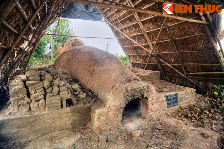 Bên cạnh những di sản kiến trúc độc đáo, làng cổ Phước Tích còn được biết đến với nghề gốm cổ truyền đặc sắc.