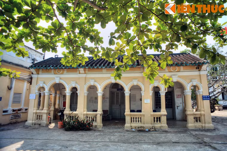 Nằm ở quận Bình Thủy của thành phố Cần Thơ, làng cổ Lo ng Tuyền là một trong những làng cổ tiêu biểu nhất ở khu vực Nam Bộ.