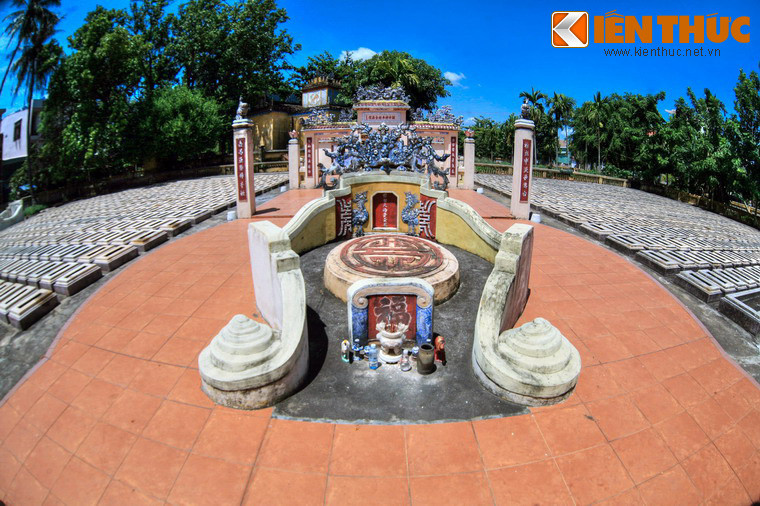 Theo đó, vào ngày 1/9/1858, liên quân Pháp - Tây Ban Nha gồm 16 tàu chiến trang bị đại bác tấn công vào Đà Nẵng, bắt đầu cuộc xâm lược Việt Nam. Sự kháng cự quyết liệt của quân dân nhã Nguyễn khiến địch không thể phát huy được sức mạnh hỏa lực và bị chặn ở cửa biển Đà Nẵng.