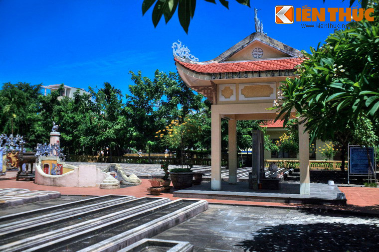 3. Nằm ở phường Khuê Trung, quận Cẩm Lệ, TP Đà Nẵng, nghĩa trũng (nghĩa trang) Hòa Vang được lập năm 1966, là nghĩa trang liệt sĩ cổ nhất Việt Nam. Đây là nơi quy tụ hài cốt binh sĩ của triều đình nhà Nguyễn hi sinh trong cuộc chiến chống Pháp - Tây Ban Nha ở Đà Nẵng 1858-1860.