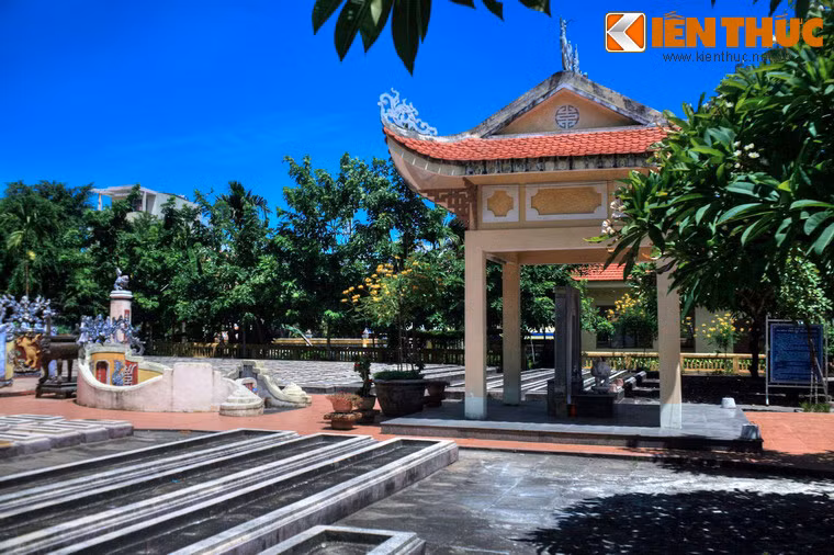 3. Nằm ở phường Khuê Trung, quận Cẩm Lệ, TP Đà Nẵng, nghĩa trũng (nghĩa trang) Hòa Vang được lập năm 1966, là nghĩa trang liệt sĩ cổ nhất Việt Nam. Đây là nơi quy tụ hài cốt binh sĩ của triều đình nhà Nguyễn hi sinh trong cuộc chiến chống Pháp - Tây Ban Nha ở Đà Nẵng 1858-1860.