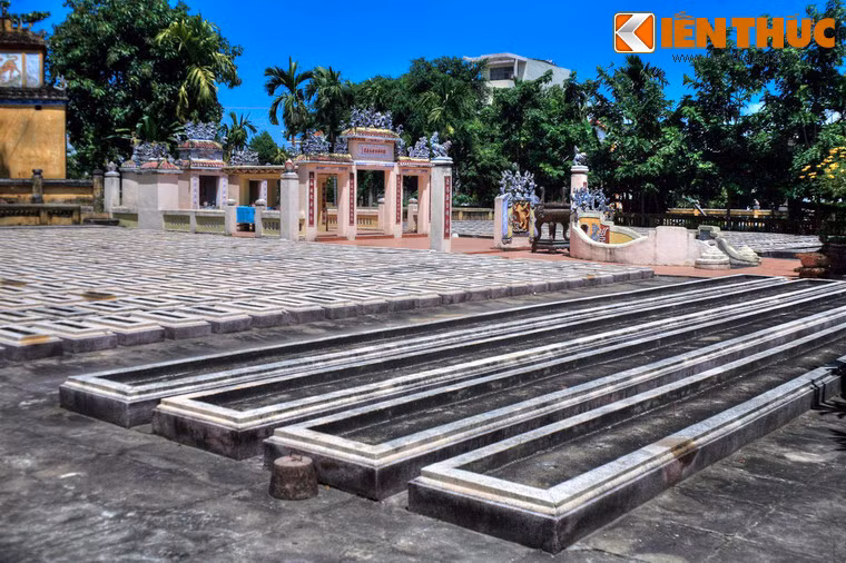 Ban đầu, nghĩa trũng được lập ở làng Nghi An (nay thuộc phường Hòa Phát, quận Cẩm Lệ). Khoảng năm 1920, người Pháp xây sân bay Đà Nẵng, nghĩa trũng được dời về làng Khuê Trung. Đến năm 1962, khi người Mỹ mở rộng sân bay Đà Nẵng, nghĩa trũng chuyển về địa điểm hiện tại.