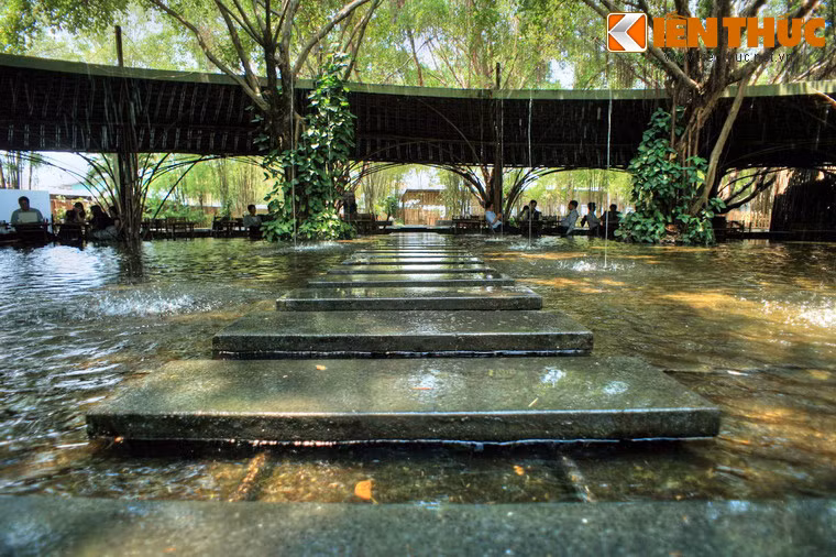 Với những giá trị nổi bật, quán đã được nhận Giải thưởng Kiến trúc Quốc tế năm 2008 (Internetional Architecture Awards – IAA 2008).