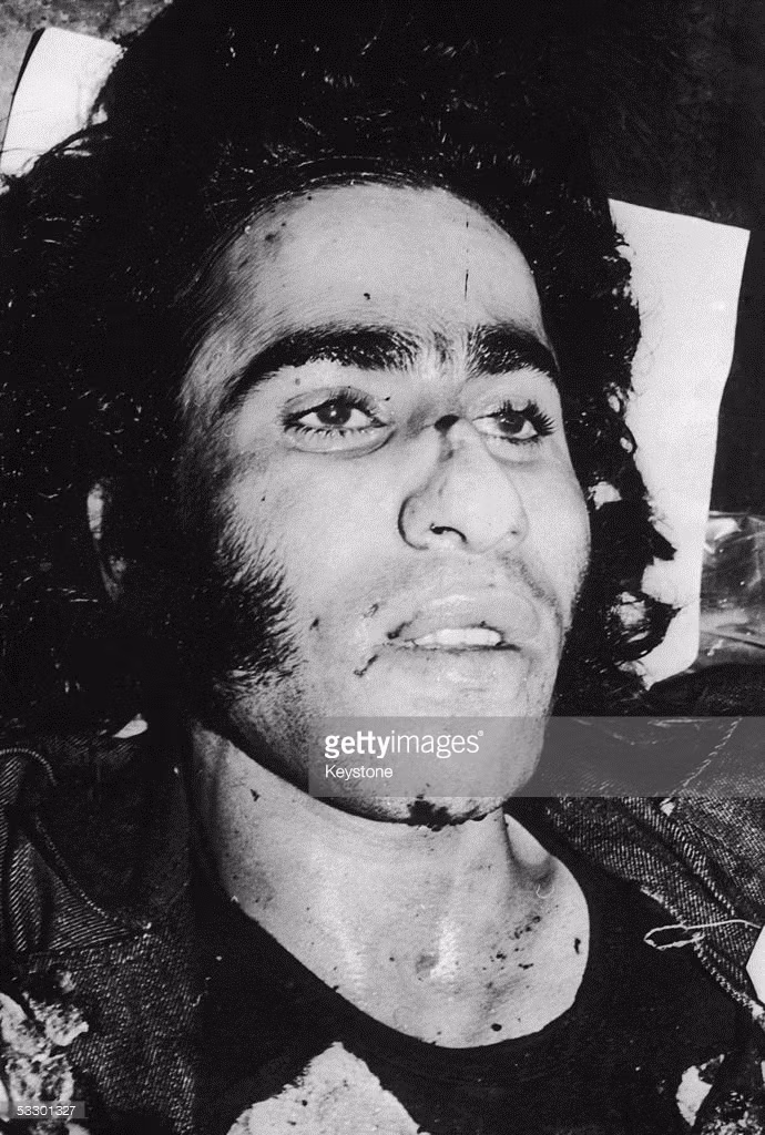 Trong cuộc đọ súng, 5 tên khủng bố bị bắn chết tại chỗ và một cảnh Đức thiệt mạng khi thi hành nhiệm vụ. Ảnh: Thi thể một tên khủng bố.