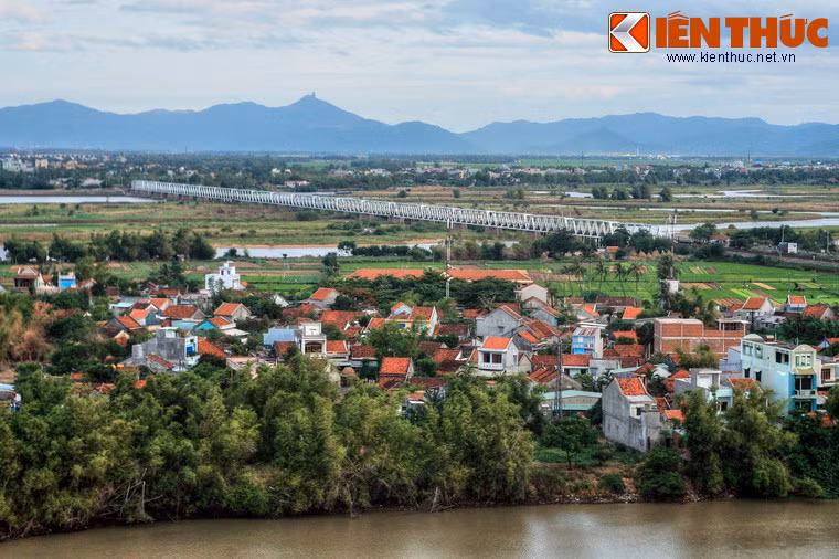 Người dân địa phương coi núi Đá Bia là một trong những biểu tượng nổi tiếng của đất Phú Yên, cùng với những địa danh khác như núi Nhạn, sông Đà Rằng ở Tuy Hòa.