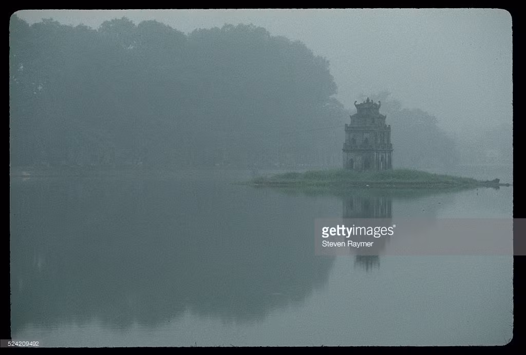 Tháp Rùa ở Hồ Gươm, Hà Nội.