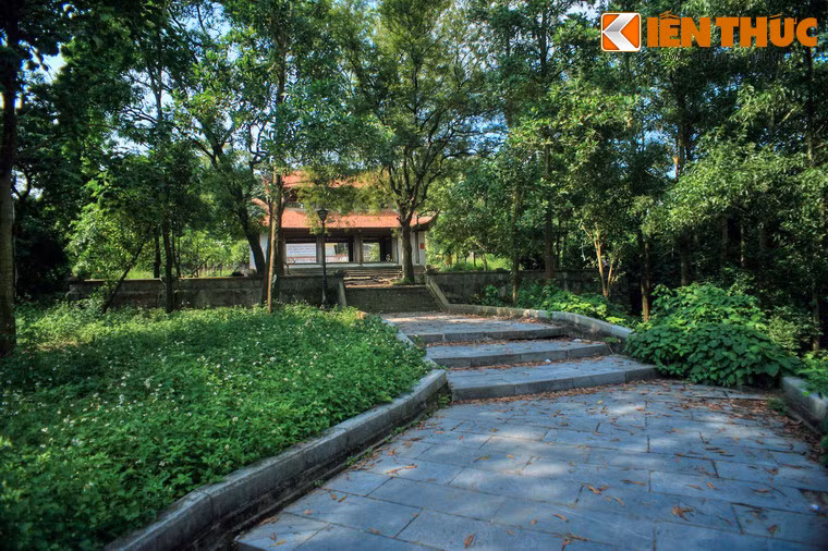 Cũng có rất nhiều cách lý giải về cái tên Đọi Sơn mà nhân dân quanh vùng truyền nhau như: do núi trông giống hình dạng cái bát úp “bát ” trong tiếng cổ có nghĩa là Đọi : ăn không nên đọi, nói chẳng lên lời.