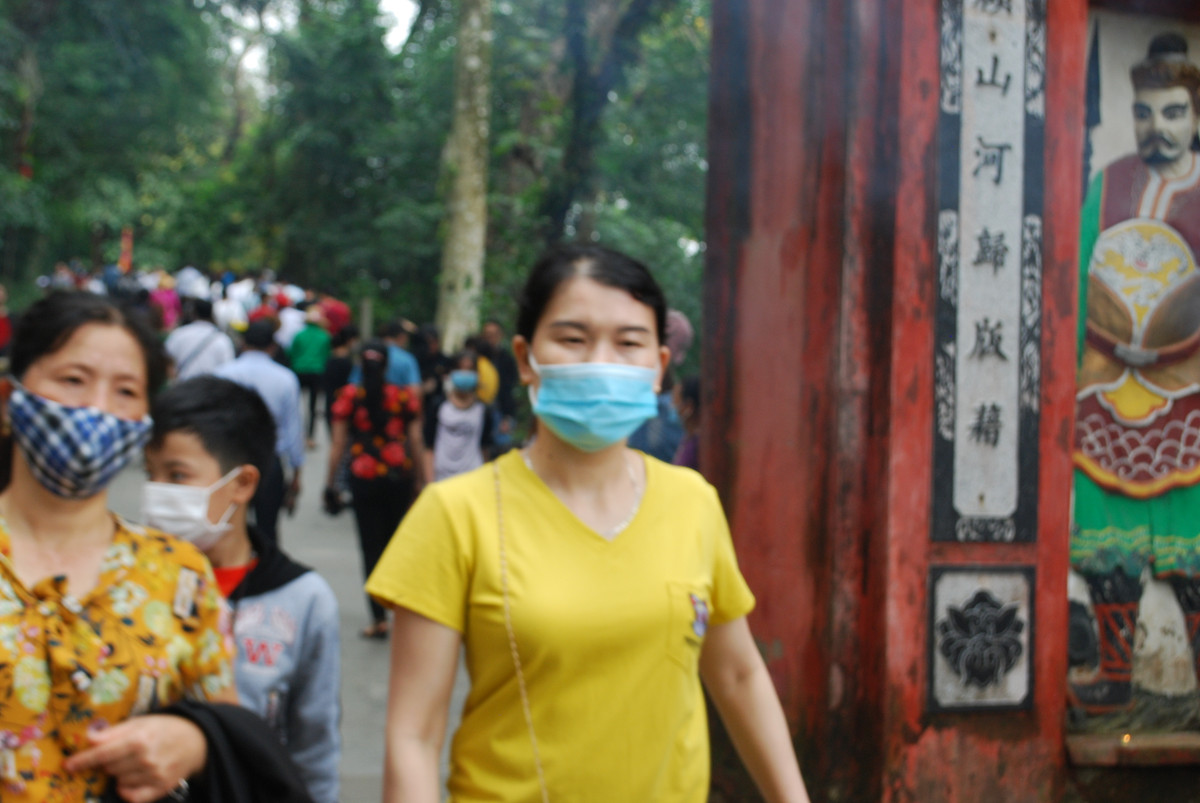 Nhìn chung, người dân khá tự giác chấp hành việc đeo khẩu trang phòng dịch COVID-19.