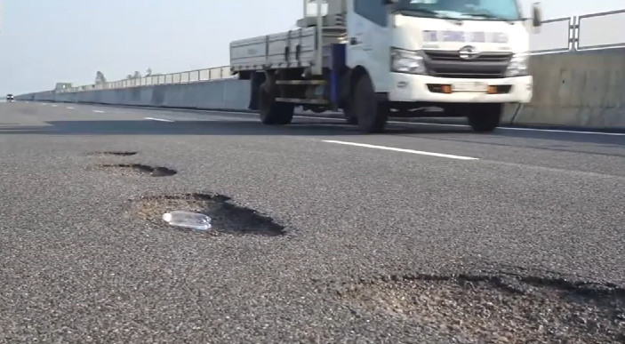 Hoan tat cao trang truy to hai cuu Pho tong giam doc VEC-Hinh-2