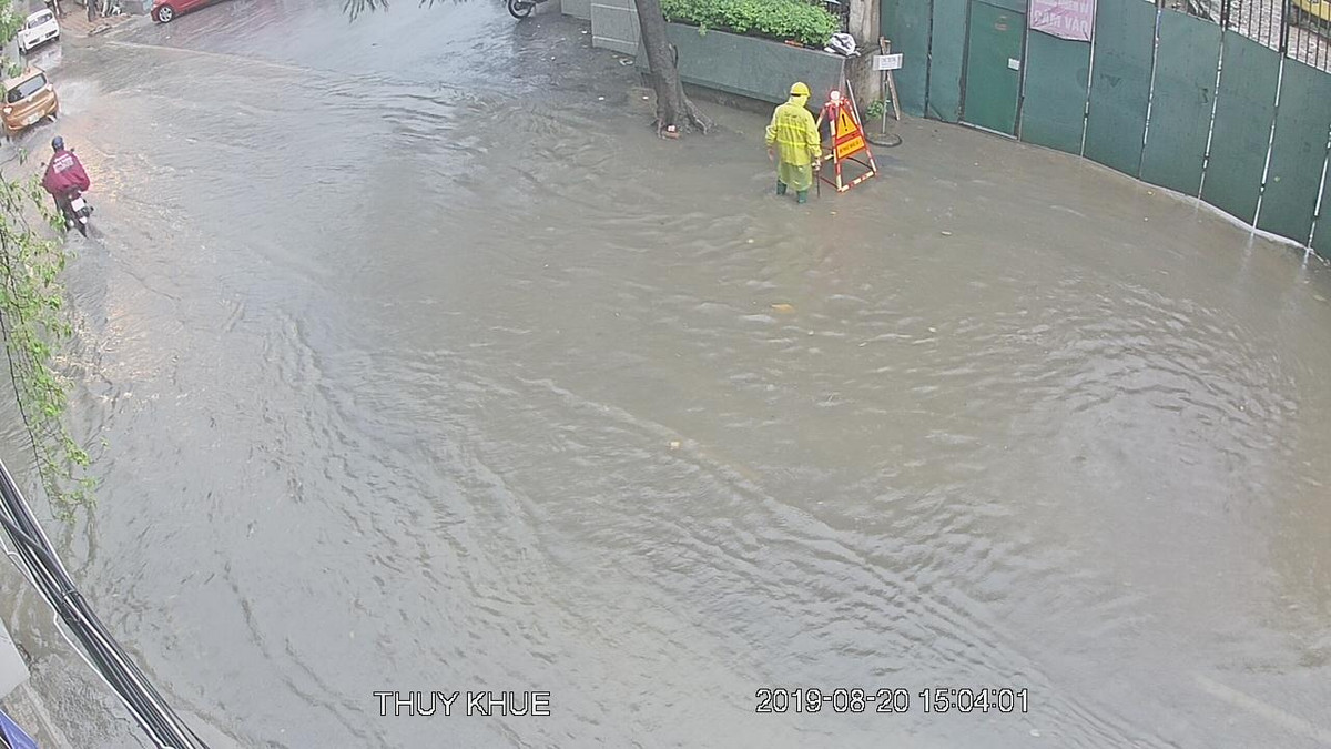 Điểm ngập 6: Phố Thụy Khuê, đoạn dốc La Pho. (Ảnh tư liệu) 