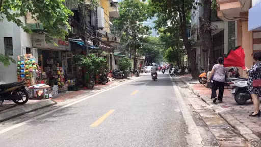 Điểm ngập 8: Phố Nguyễn Chính, đoạn từ ngõ 74 đến cống hóa mương Tân Mai.