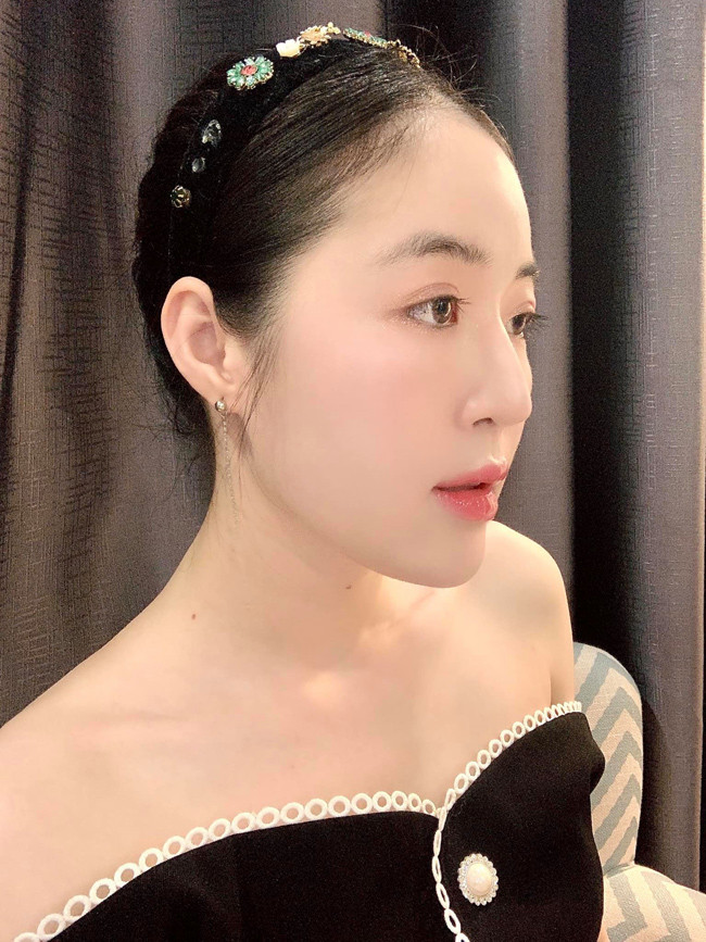 Thanh Tâm sở hữu vẻ đẹp chuẩn Á Đông, với gương mặt xinh xắn và làn da trắng nõn nà.