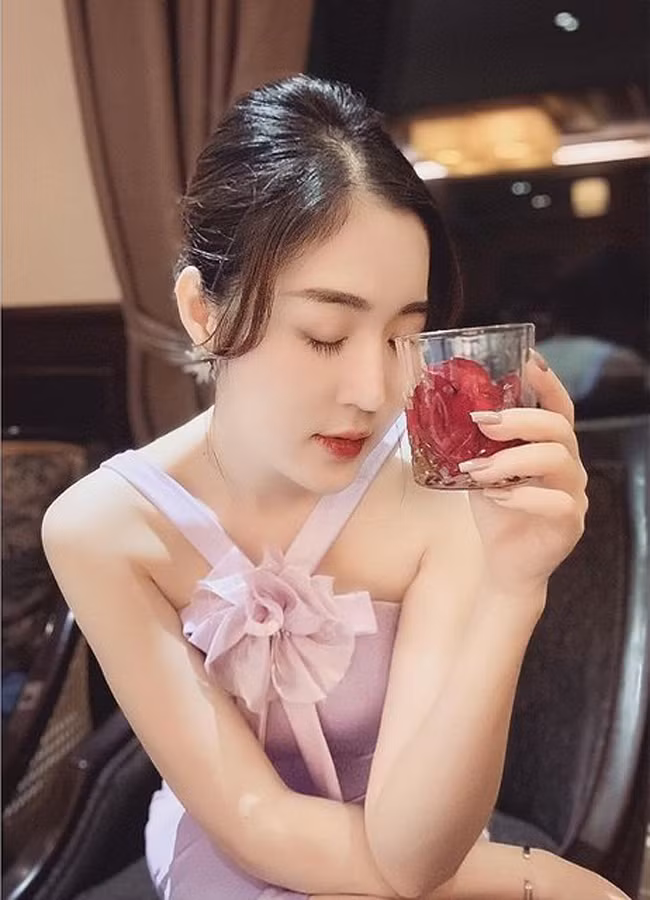 Thanh Tâm cho thấy hình ảnh một nữ MC quyến rũ và cuốn hút.